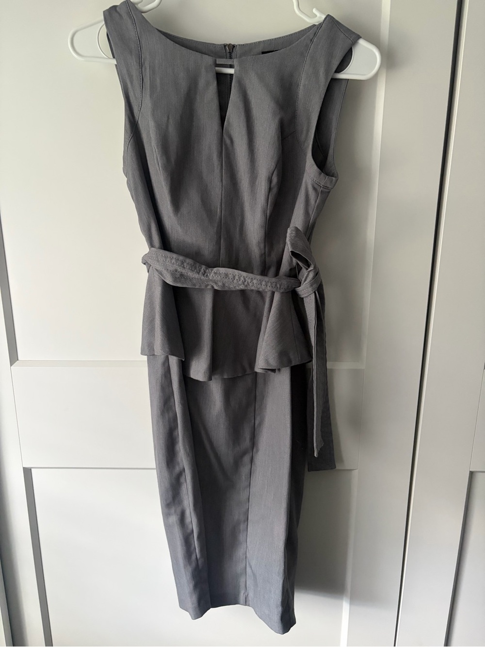 Xoxo Sleeveless Gray Peplum Belted Sheath Dress - 3/4